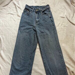 Baggy Boyfriend Cut Wide Leg Gold Button Light Wash Jeans